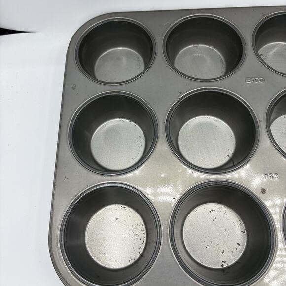 Ekco‎ Muffin Pans Lot of 2 Regular Size Cupcake Mold 12 Hole Slot Each USA - Picture 6 of 12